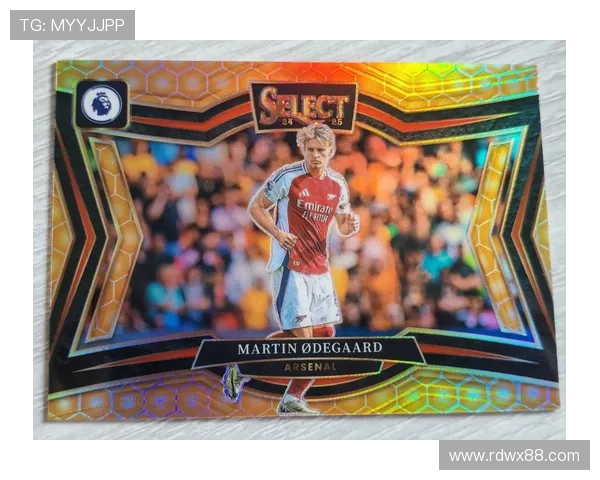 足球球星卡银折与正银折的区别解析及其收藏价值分析