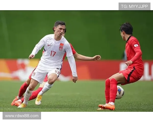 韩国足球长发球星是谁 他在场上展现了怎样的独特风采